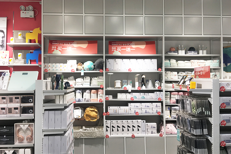 精品店貨架，NOME貨架,諾米陳列架,邊柜陳列架,大唐展示架,定制貨架