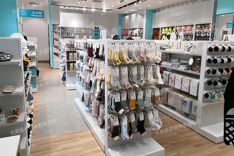 蘿崗精品店貨架，NOME貨架，諾米陳列架，大唐展示貨架，北歐風貨架，三元店貨架