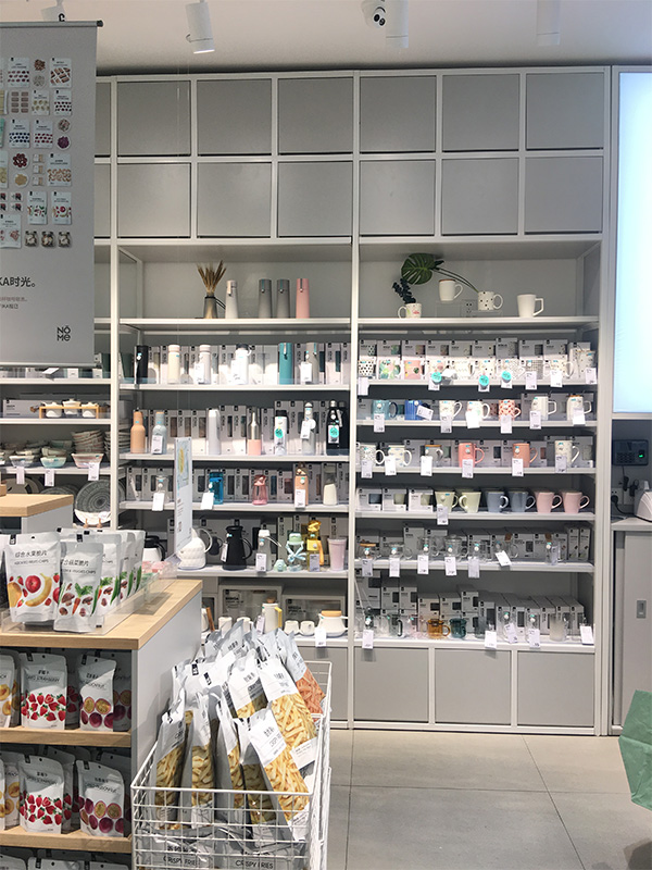 定制諾米陳列架,精品店貨架廠,精品店陳列柜