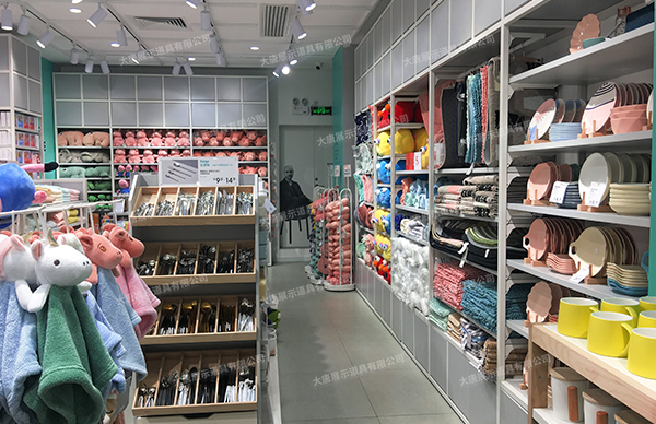 蘿崗NOME諾米北歐風精品店貨架