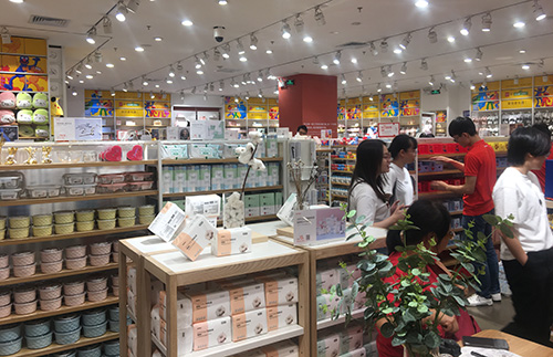 肇慶百貨商店要如何擺放貨架才能吸引顧客
