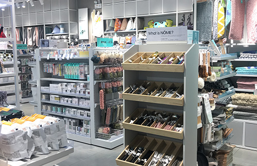 肇慶精品店貨架廠家聊聊精品店貨架那些事