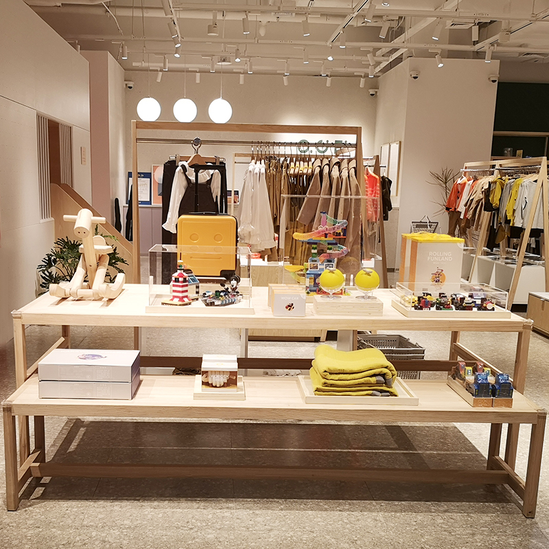 服裝貨架展示