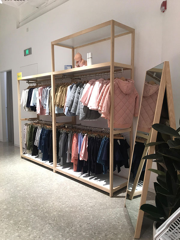廣州母嬰展示柜批發(fā)商、母嬰貨柜批發(fā)商、母嬰展架廠家